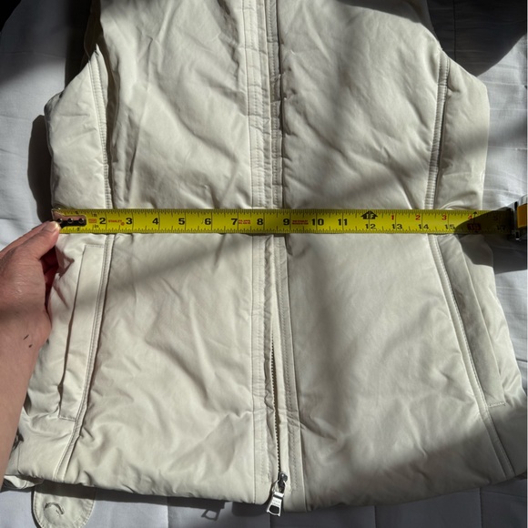 Banana Republic Women's Ivory Puffer Vest - Picture 6 of 7